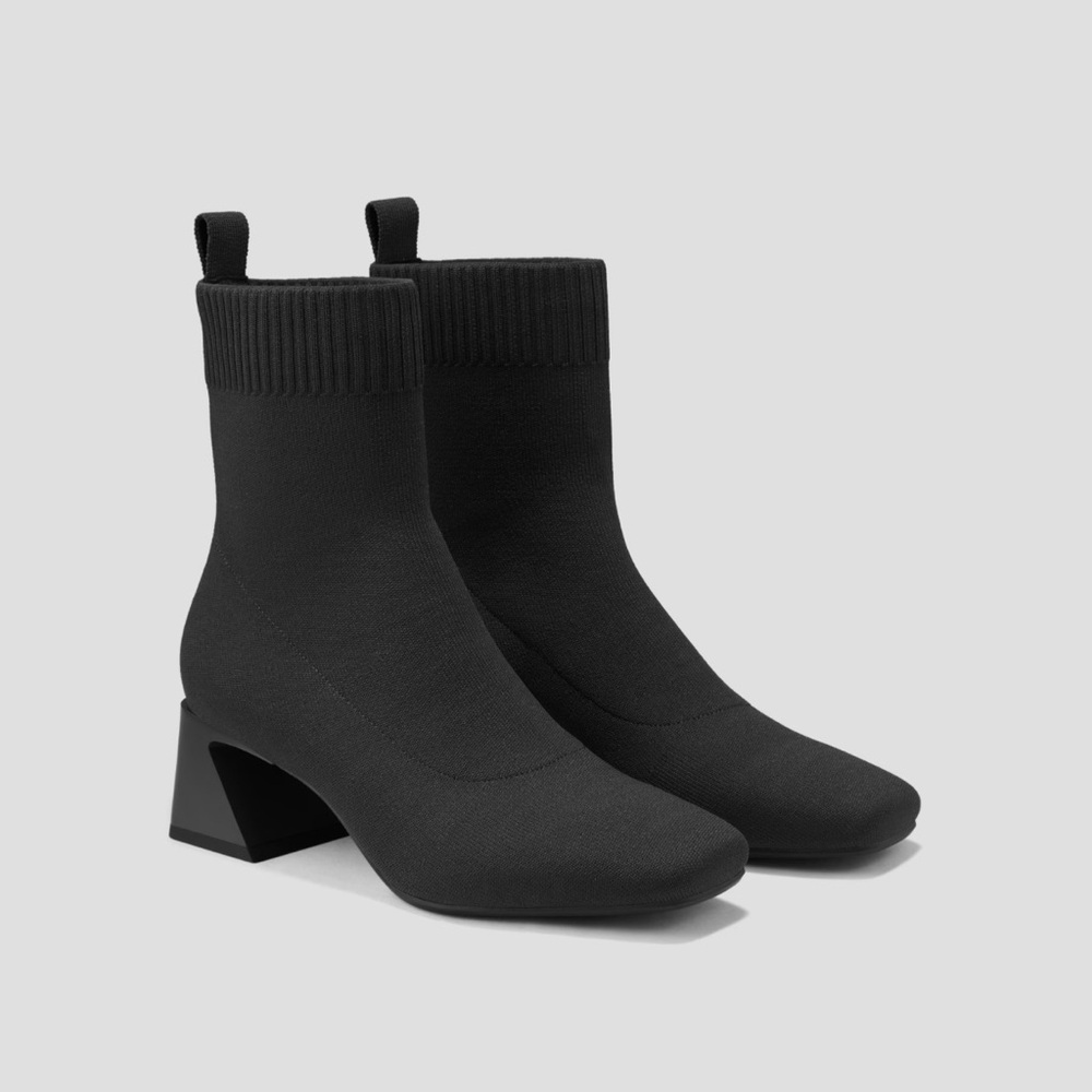 Elegant Black Knit Heeled Boots